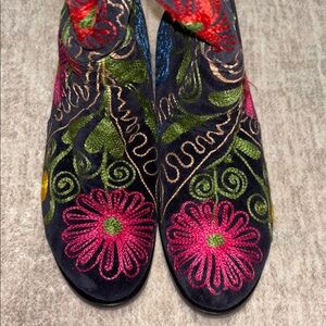 Sz 37 sz 7 Women's Rockwell Thorpe Embroidered Knee-High Boots black Suede